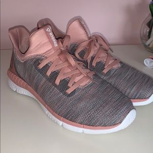 Reebok Pink/Grey Sneakers🤍
